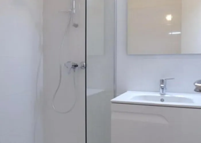 Renove A 50m De La Avec Jardin Et Wifi - Fr-1-776-94 ארגלס-סור-מר